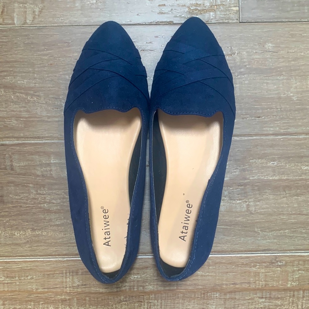 NEVER WORN—SIZE 9, NAVY BLUE CRISS CROSS ATAIWEE BALLET FLATS